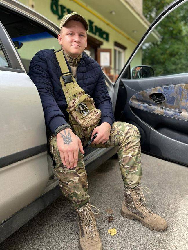 Evguenin, 23 ans, a fui pour Kiev et s’est engagé dès le 24 février et l’invasion de l’Ukraine par la Russie dans la défense territoriale puis le bataillon des bénévoles.