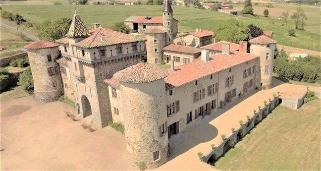 Le château de Saconay à Pomeys