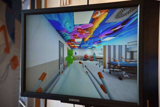 La vidéo en réalité virtuelle permet aux jeunes patients de comprendre son parcours jusqu'au bloc.