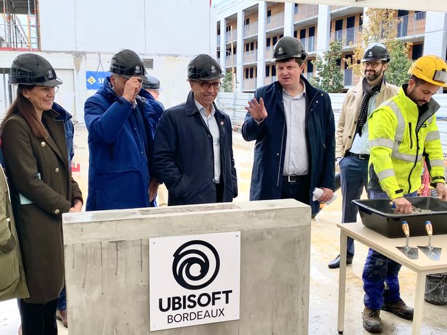 Visite de chantier du nouveau studio bordelais d'Ubisoft, par son directeur Julien Mayeux (à droite) et le maire de Bordeaux Pierre Hurmic