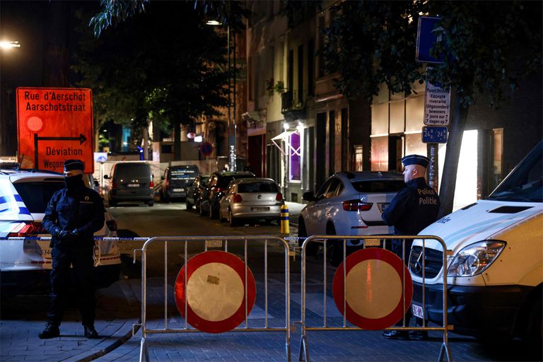 Une patrouille de la zone de police Bruxelles-Nord a été attaquée par un individu armé d’un couteau, ce jeudi soir vers 19h15, rue d’Aerschot à Schaerbeek.