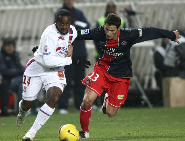 Adversaires lors d'un choc entre le PSG et l'OL en octobre 2007, après avoir été partenaires sous le maillot lyonnais, Sidney Govou et Jérémy Clément seront à nouveau réunis dans la nuit de samedi à dimanche, à l'occasion de la 68e SaintéLyon de l'histoire.