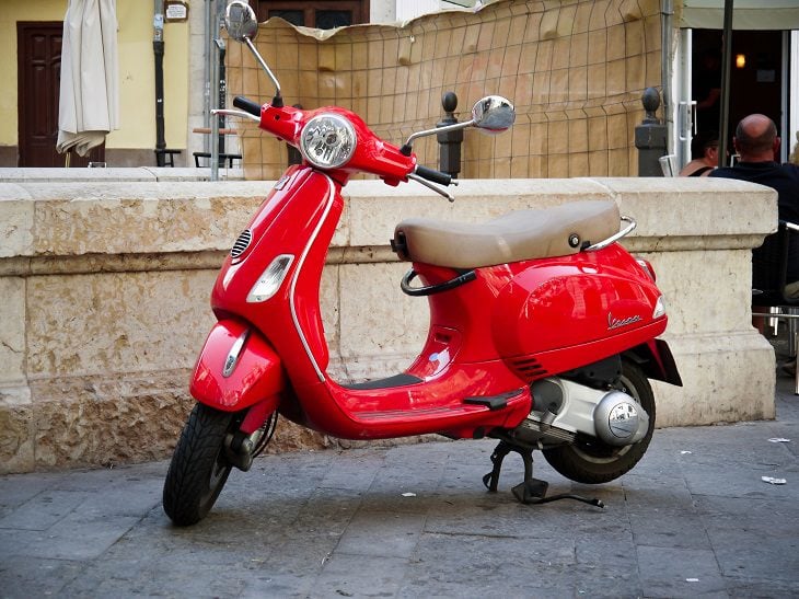 Scooter Vespa rouge