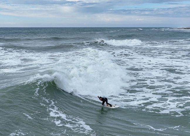 « Ce n’était pas Hawaï mais j’ai réussi à avoir 1,50 mètre avec de belles séries. » Voici l'une des premières photos d'un surfeur sur la mer Caspienne, prise en novembre 2022.