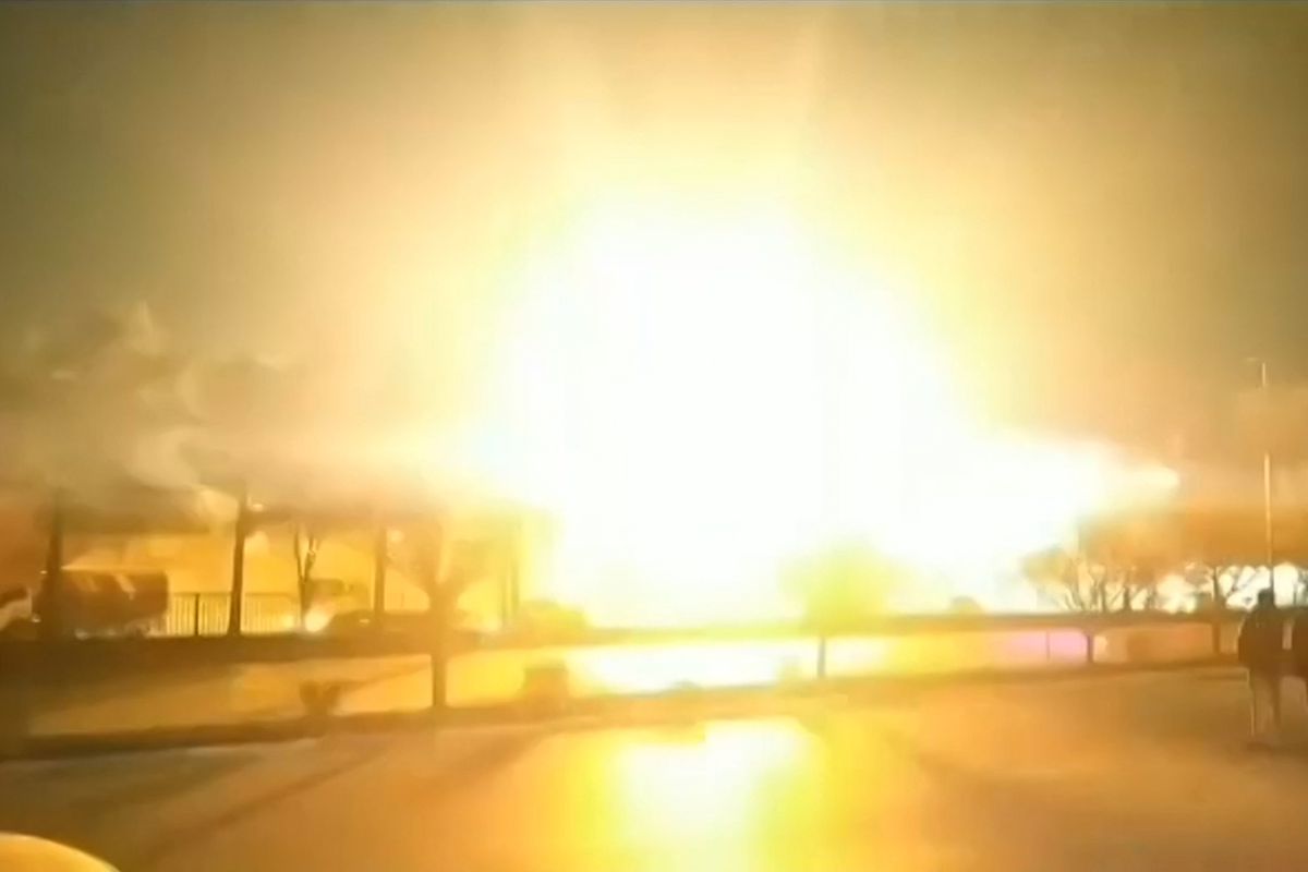 This image grab taken from a UGC video posted on January 29, 2023, reportedly shows an explosion in Iran's Isfahan province. - Iran repelled a drone attack on a military site in central Isfahan province, the defence ministry said early Sunday acording to the IRNA news agency. (Photo by UGC / AFP) / Israel OUT - NO Resale - NO Internet / RESTRICTED TO EDITORIAL USE - MANDATORY CREDIT AFP - SOURCE: ESN/HENGAW - NO MARKETING - NO ADVERTISING CAMPAIGNS - NO INTERNET - DISTRIBUTED AS A SERVICE TO CLIENTS - NO RESALE - NO ARCHIVE -NO ACCESS ISRAEL MEDIA/PERSIAN LANGUAGE TV STATIONS OUTSIDE IRAN/ STRICTLY NO ACCESS BBC PERSIAN/ VOA PERSIAN/ MANOTO-1 TV/ IRAN INTERNATIONAL/RADIO FARDA - AFP IS NOT RESPONSIBLE FOR ANY DIGITAL ALTERATIONS TO THE PICTURE'S EDITORIAL CONTENT /