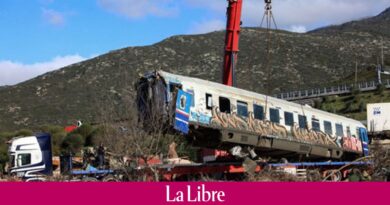 Accident de train en Grèce: des poursuites contre 3 autres employés des chemins de fer après la catastrophe