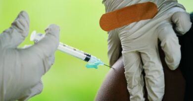 Covid-19 : Pas besoin de dose supplémentaire de vaccin pour les adultes en bonne santé, selon l’OMS