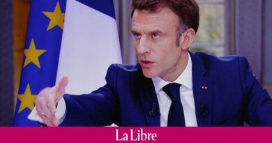 "Droit dans ses bottes", "imbu", "de l'huile sur le feu": la presse réagit à l'interview de Macron dans les JT