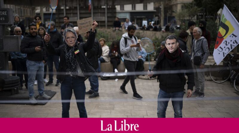 Élus menacés, bureaux caillassés, effigies brûlées : en France, les violences liées aux manifestations inquiètent