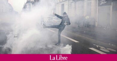 En France, les accusations de violences policières dans les manifestations se multiplient: "Les chiffres risquent de grimper"
