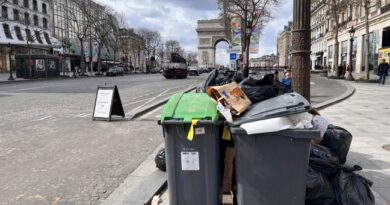 Grève du 15 mars : Malgré les poubelles et les manifs, les touristes saluent le « charme français de la rébellion »