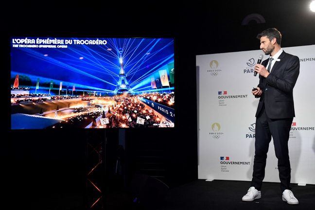 Tony Estanguet, président du comité d'organisation des Jeux olympiques (Cojo) de Paris 2024 présente la cérémonie d'ouverture programmée sur la Seine lors d'une conférence de presse, le 13 décembre 2021.