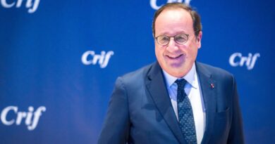 La gauche anti-Nupes se réunit autour de François Hollande et Bernard Cazeneuve pour « proposer une alternative »