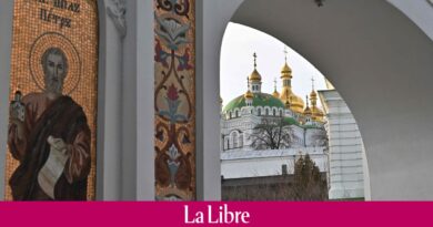 "Le diable est arrivé" : des moines ukrainiens, menacés d'expulsion d'un monastère à Kiev, refusent de partir