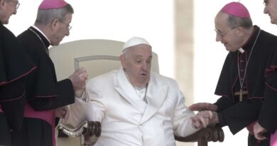 Le pape souffre d’une bronchite infectieuse et répond bien au traitement