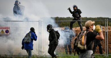 Méga bassines à Sainte-Soline : Pronostic vital engagé pour un manifestant, enquête ouverte