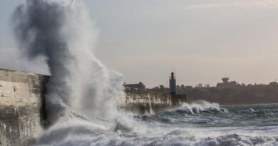 Météo : La Bretagne et le Sud-Est en vigilance orange pour vagues-submersion et vents violents