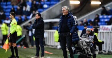 OL – FC Nantes : « On n’est pas au rugby »… Laurent Blanc pas fan de la sonorisation des arbitres