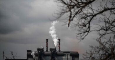 Pollution : Deux plaintes déposées contre ArcelorMittal à Fos-sur-Mer et à Dunkerque