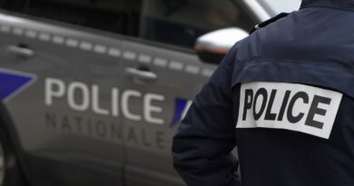 Réforme des retraites à Paris : Quand un camion de la police emboutit un autre camion de police