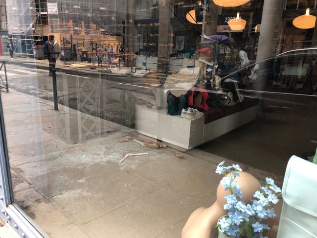 Le magasin Crazy Republic a été vandalisé et pillé samedi 11 mars en marge de la manifestation contre la réforme des retraites à Rennes.