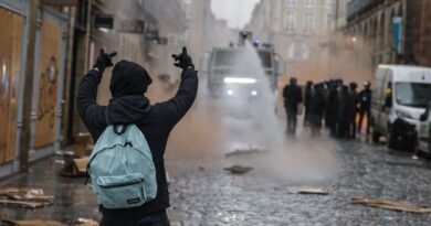 Retraites en France: "Il y a beaucoup de colère, en raison aussi de la garde à vue d'étudiants"