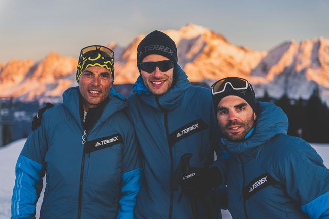 Tayeb Mahi, François Lervant et Grégory Jacquet, à l'arrivée du défi des 10.000 m de dénivelé positif en ski de rando à Combloux (Haute-Savoie), le 18 février.