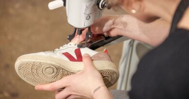 Bordeaux : Les cordonnières de chez Veja ont des paires (de sneakers) sur la planche