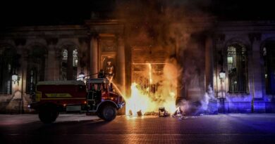 Bordeaux : Trois nouvelles personnes poursuivies après l’incendie de la porte de la mairie