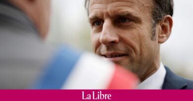 Emmanuel Macron chante avec une association proche de l’ultradroite dans les rues de Paris: le président se justifie