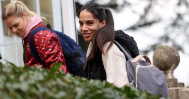 Equipe de France féminine : Amel Majri arrive à Clairefontaine avec son bébé de 9 mois