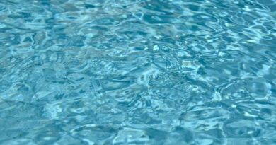 Face à la sécheresse, vous vous demandez s’il est nécessaire de remplir votre piscine ? Racontez-nous