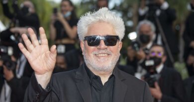 Festival de Cannes 2023 : Pedro Almodóvar présentera un court métrage avec Ethan Hawke et Pedro Pascal