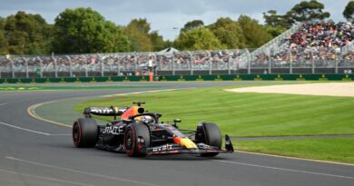 GP d’Australie : Max Verstappen en pole, les Mercedes en embuscade