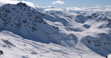 Grenoble : Coincée sous la neige pendant trois jours, une skieuse s’en sort grâce à sa couverture de survie