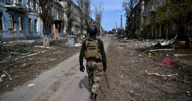 Guerre en Ukraine : Kiev dénonce les « monstres » russes après la décapitation présumée d’un soldat