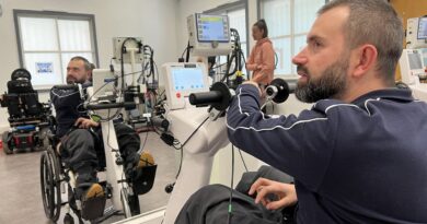 Lyon : Pédaler en étant paraplégique, c’est possible dans cette salle de musculation adaptée aux handicaps