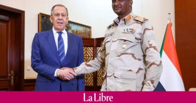 Qui est Mohamed Hamdane Dagalo, l'homme qui prétend contrôler le palais présidentiel au Soudan ?