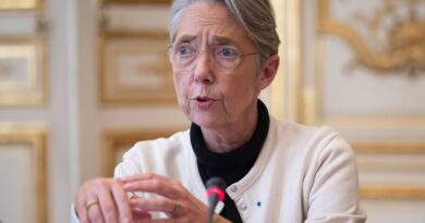Réforme des retraites : Elisabeth Borne multiplie les consultations, les syndicats dans l’expectative