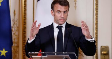 Réforme des retraites : Emmanuel Macron a promulgué la loi en pleine nuit