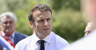 Réforme des retraites : En visite dans l’Hérault, Emmanuel Macron maintient qu’il ne va « pas démissionner »
