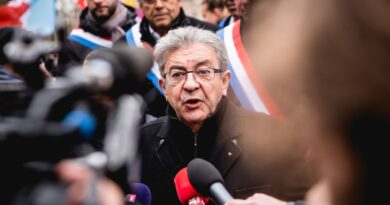 Réforme des retraites : Enquête pour « injure publique » visant Jean-Luc Mélenchon après ses propos sur la BRAV-M