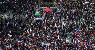 République Tchèque : Des milliers de manifestants défilent contre le gouvernement et la vie chère