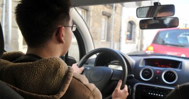 "Trop cher", "pas besoin": pourquoi les jeunes ne sont plus si pressés de passer leur permis de conduire