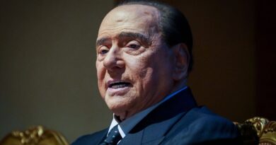 Victime d’un problème cardiaque, Silvio Berlusconi hospitalisé en soins intensifs à Milan