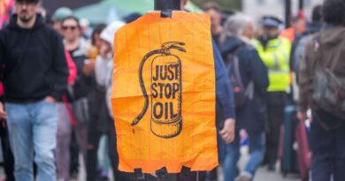 Greenpeace accuse TotalEnergies de sous-estimer son bilan carbone... Le groupe l'assigne en justice