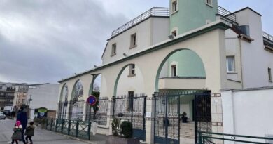 Le cadavre d'un sanglier accroché sur les grilles d'une mosquée en France