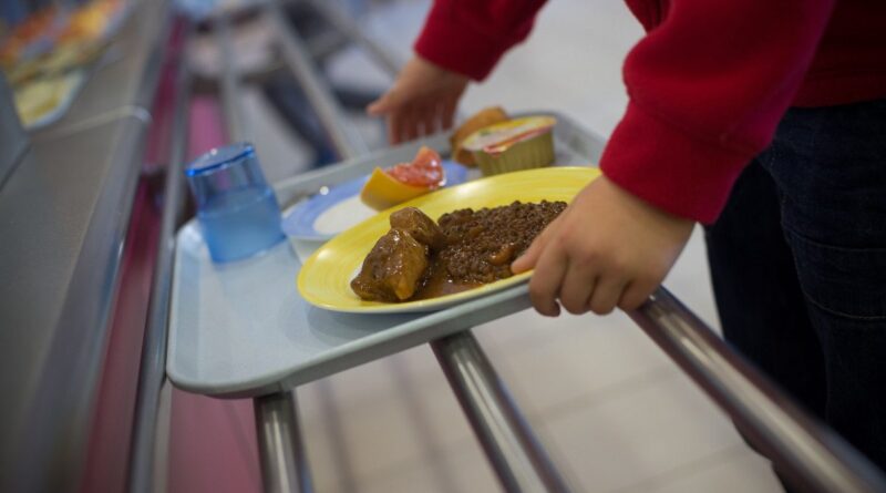 Un maire français refuse de servir un menu halal aux élèves : Gabriel Attal se dit choqué