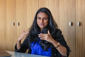 Surangika Jayarathne forscht an der Uni Bern zu den illegal adoptierten Kindern aus Sri Lanka.