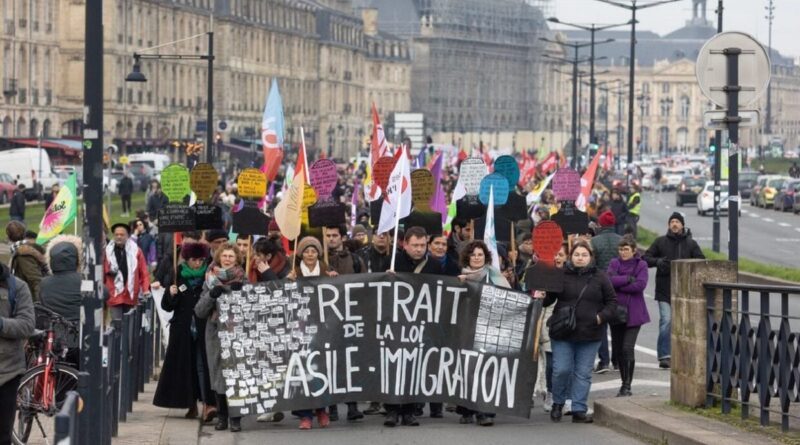 France : 160 marches prévues ce dimanche contre la loi d'immigration